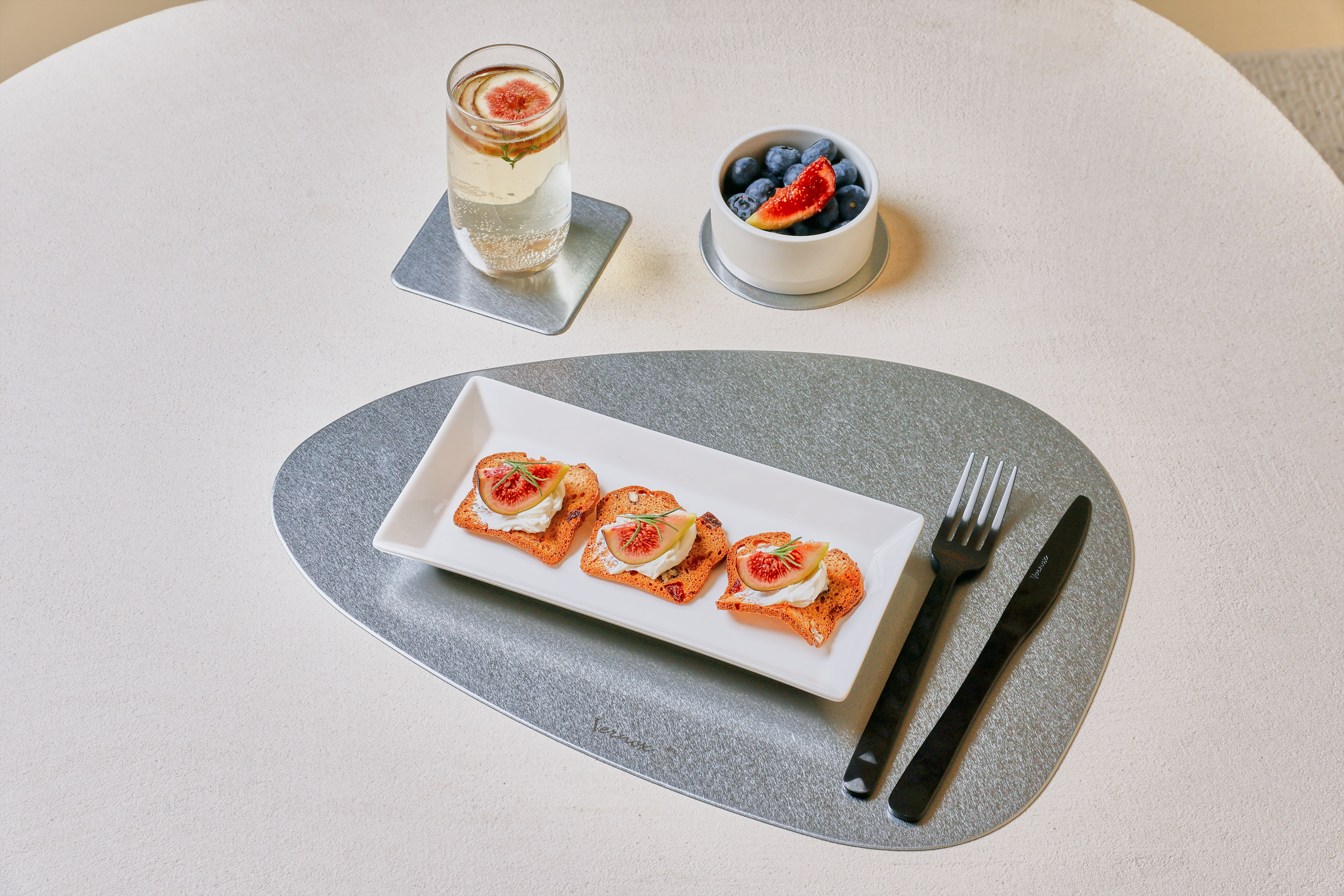 _Vernox_ Metal table mat